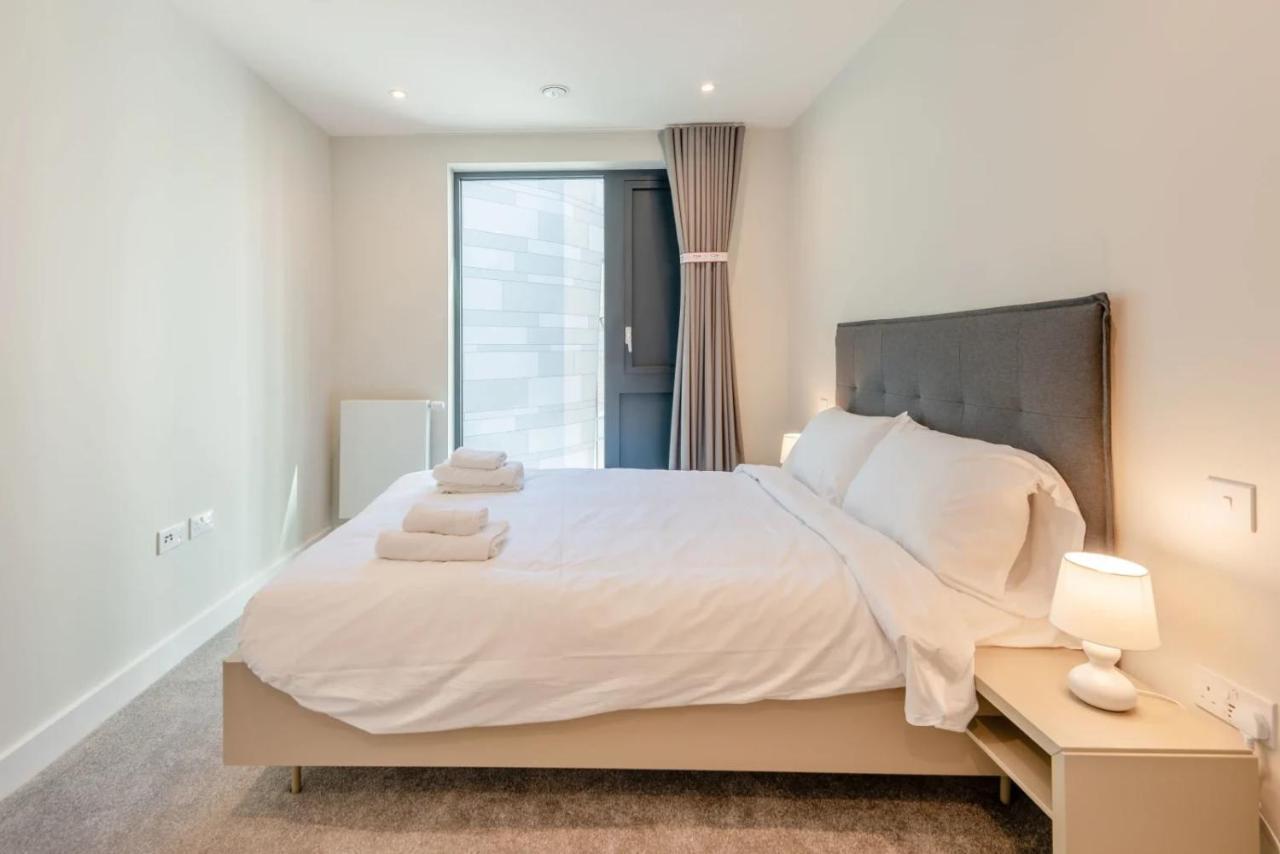 Modern Apartments In Brentford 2 Minutes Walk From Kew Bridge Buitenkant foto