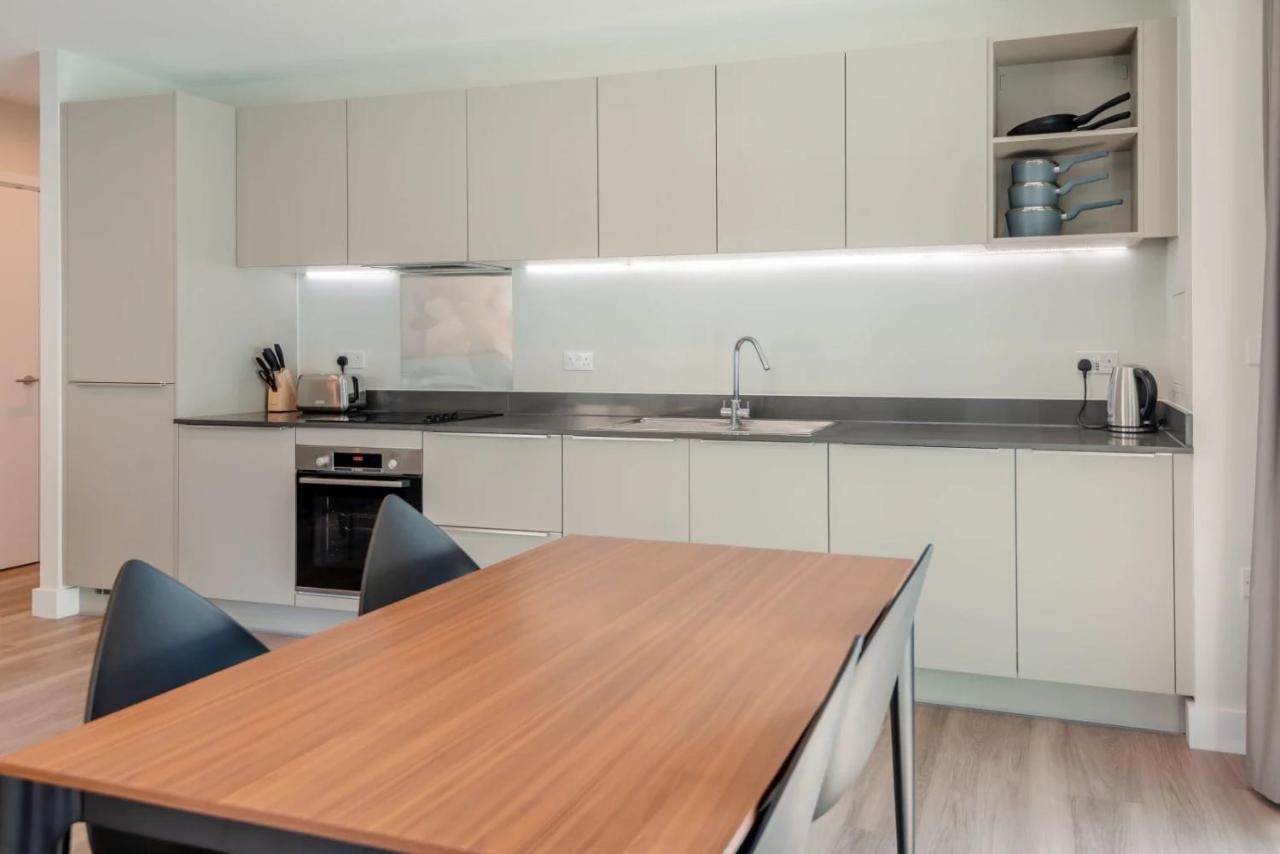 Modern Apartments In Brentford 2 Minutes Walk From Kew Bridge Buitenkant foto