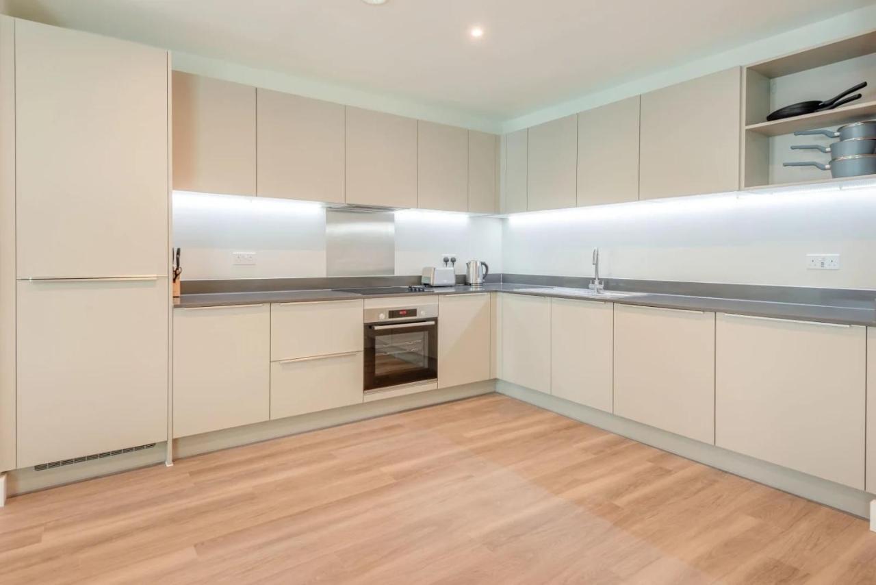 Modern Apartments In Brentford 2 Minutes Walk From Kew Bridge Buitenkant foto