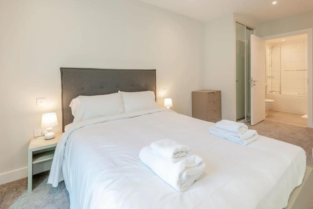 Modern Apartments In Brentford 2 Minutes Walk From Kew Bridge Buitenkant foto